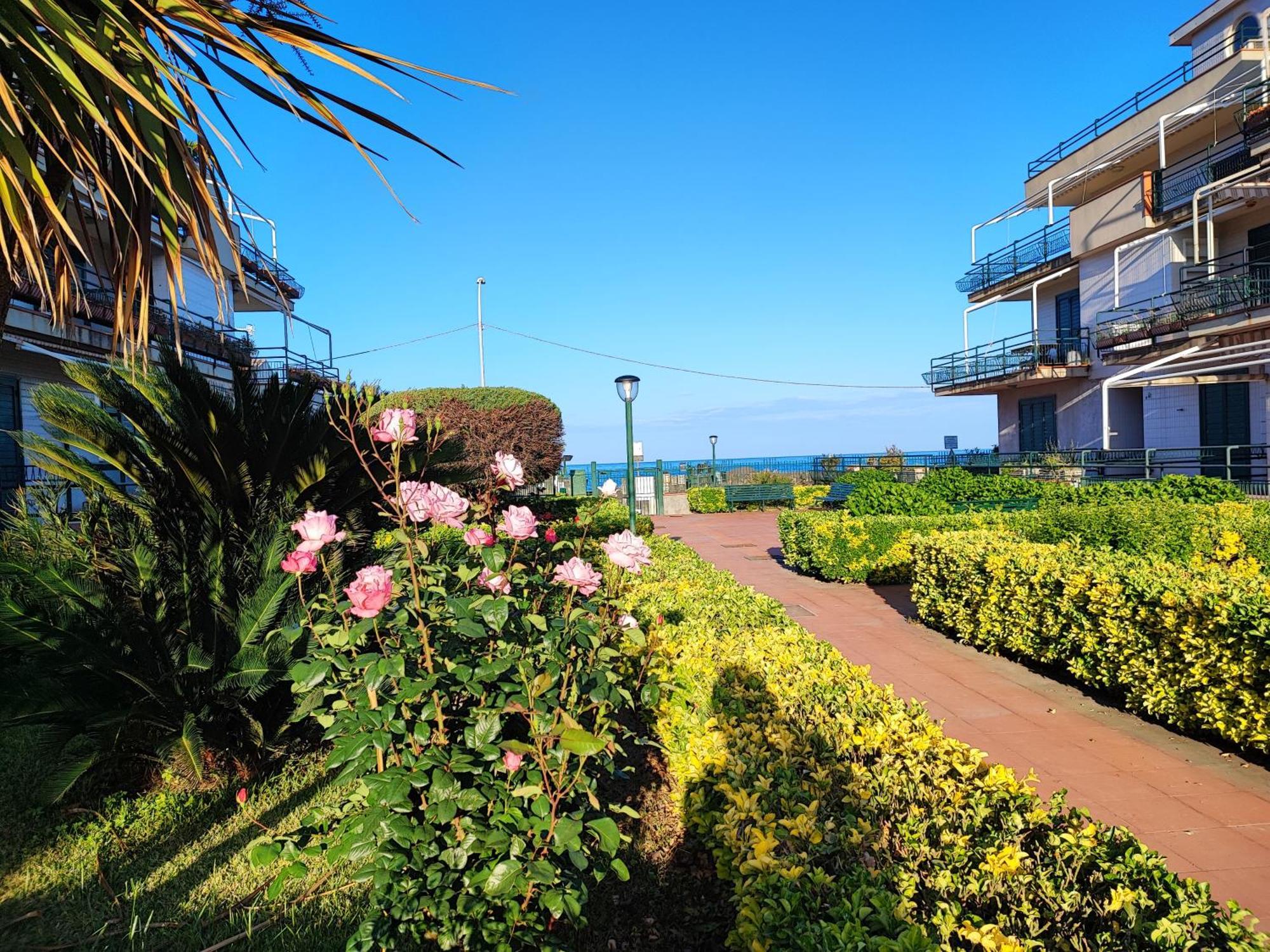 Sea Garden, Fronte Mare Con Piscina Apartamento *
