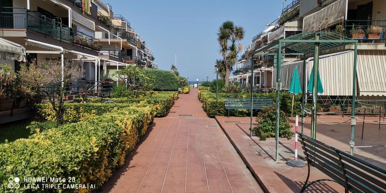 Apartment Sea Garden, Fronte Mare Con Piscina *