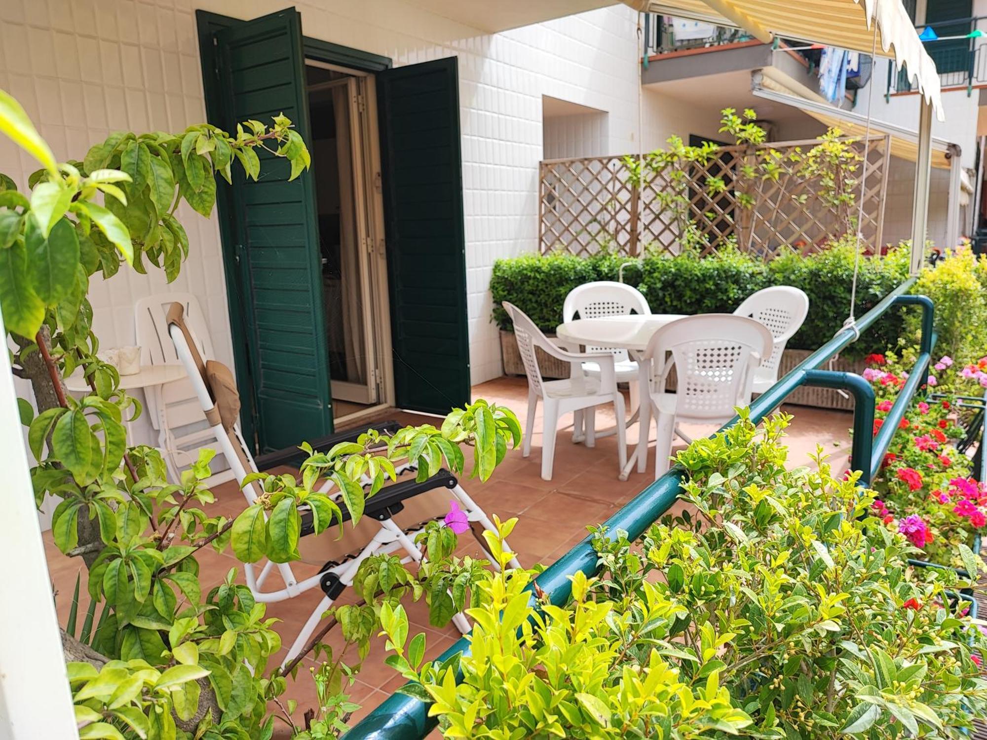 Sea Garden, Fronte Mare Con Piscina Apartment